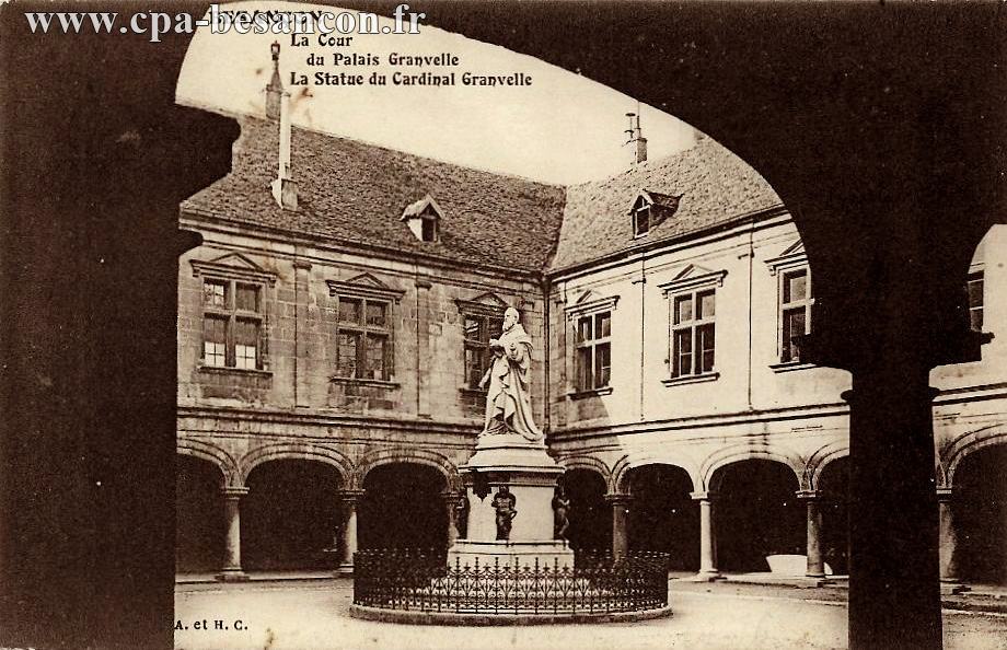 BESANÇON - La Cour du Palais Granvelle - La Statue du Cardinal Granvelle